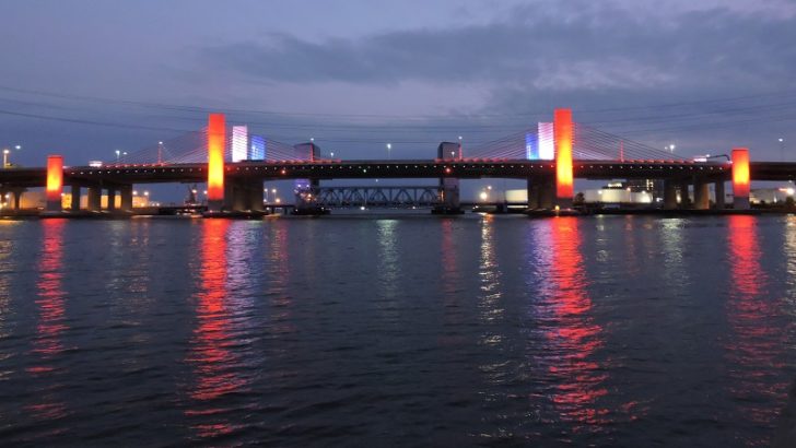 CT Gov. Lamont directs Q Bridge to be illuminated red in honor of state’s health care workers